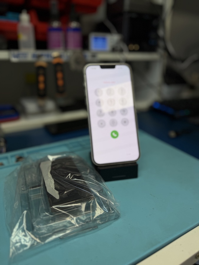 Výměna originální baterie u iPhone 14 Plus bez chybových hlášek