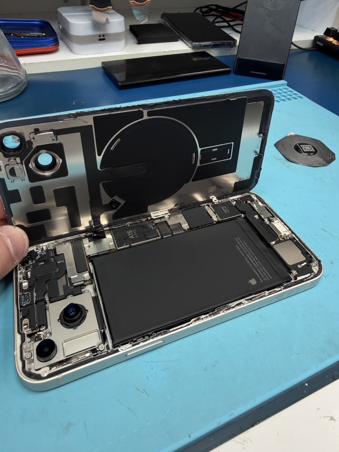 Výměna originální baterie u iPhone 14 Plus bez chybových hlášek